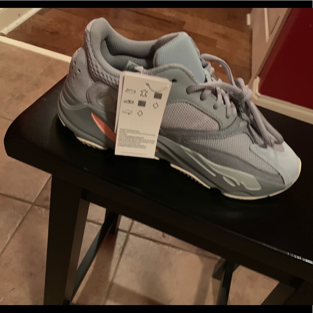 SOLD yeezy inertia 700